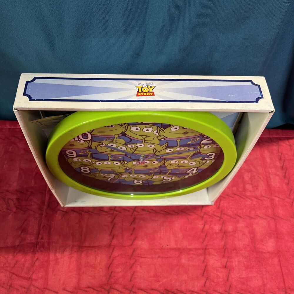 DISNEY PIXAR TOY STORY ALIEN 10" PLASTIC WALL NOVELTY CLOCK  New No Shrink Wrap - Picture 3 of 5